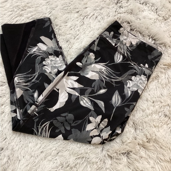 Tek Gear mixed media cropped/ankle legging Woman’s size large floral - Picture 1 of 15